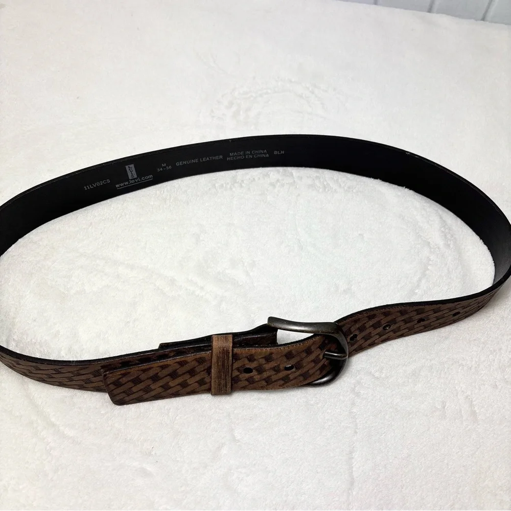 Levi's Dark Brown Leather Belt size‎ M 34-36